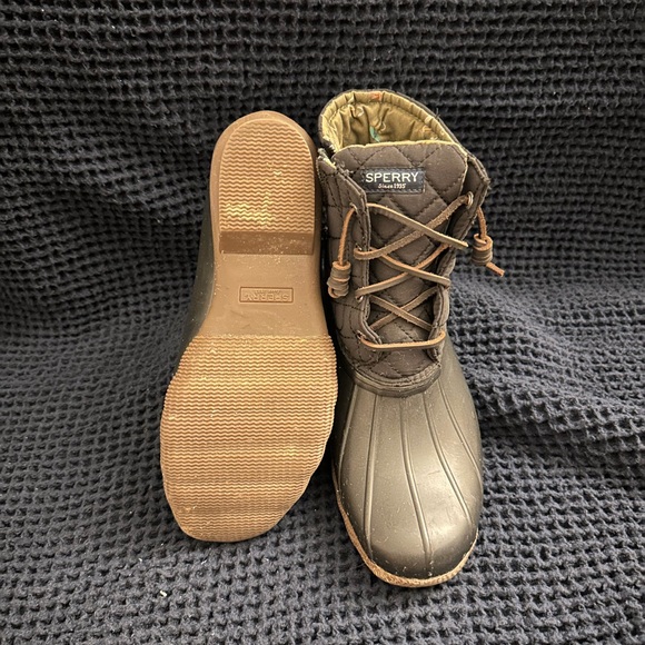 Sperry Shoes - Women sperry boots. Great for cold weather water resistant. Great conditions.